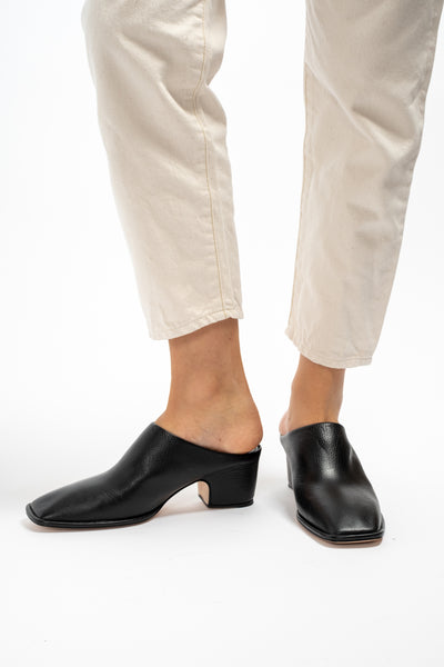 Square Arch Mule in Black