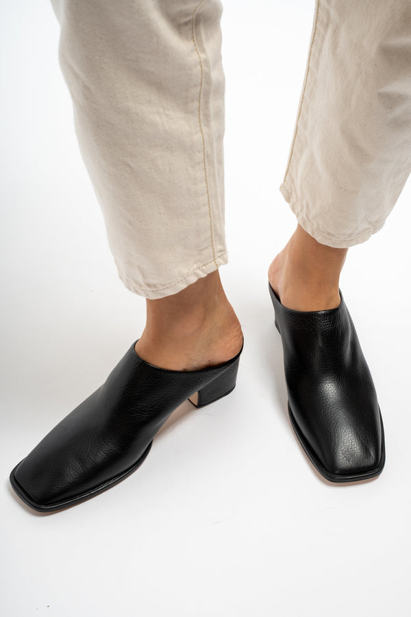 Square Arch Mule in Black