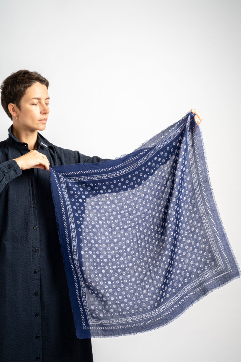Scarf Olaf No. 676 in Magic Blue