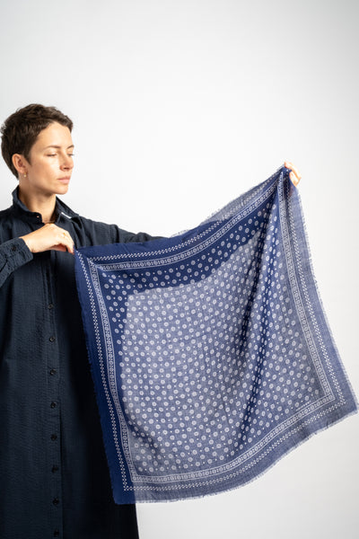 Scarf Olaf No. 676 in Magic Blue
