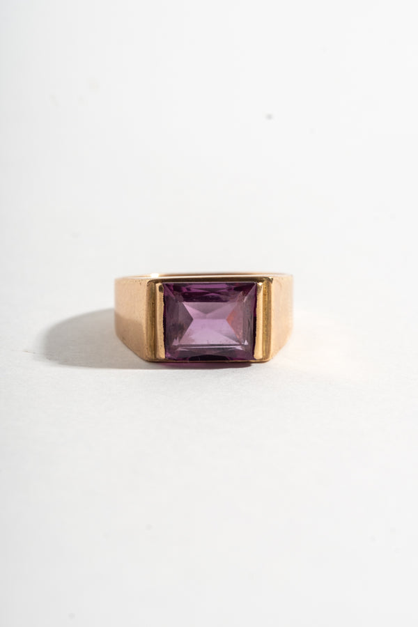 10K Rectangular Amethyst Ring