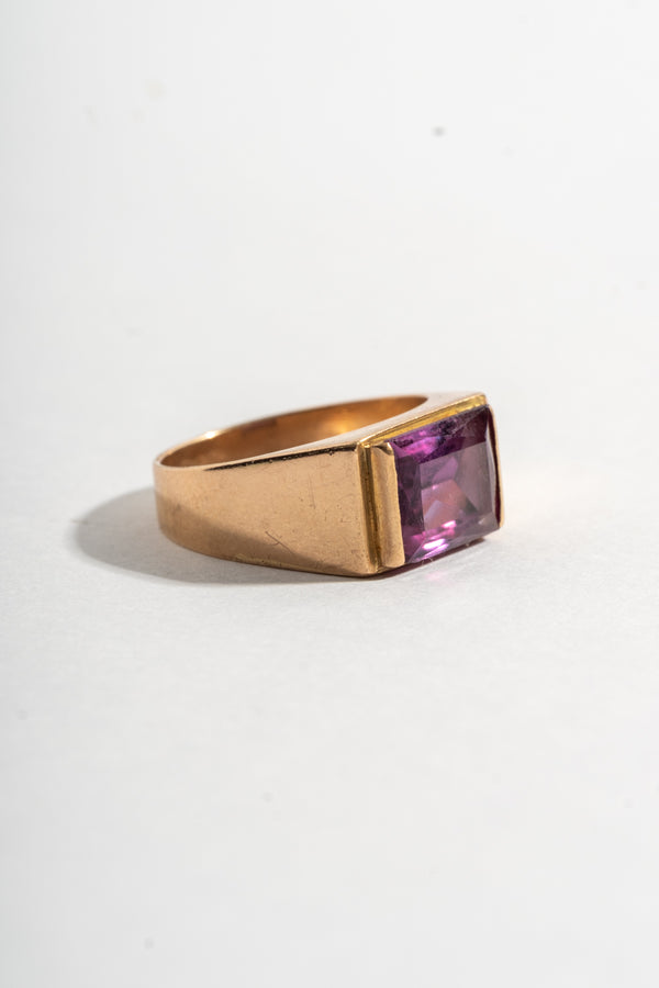 10K Rectangular Amethyst Ring