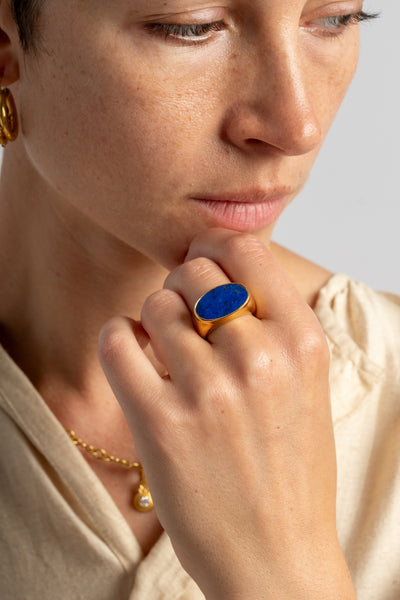 18K Flat Lapis Oval Ring Circa 1970