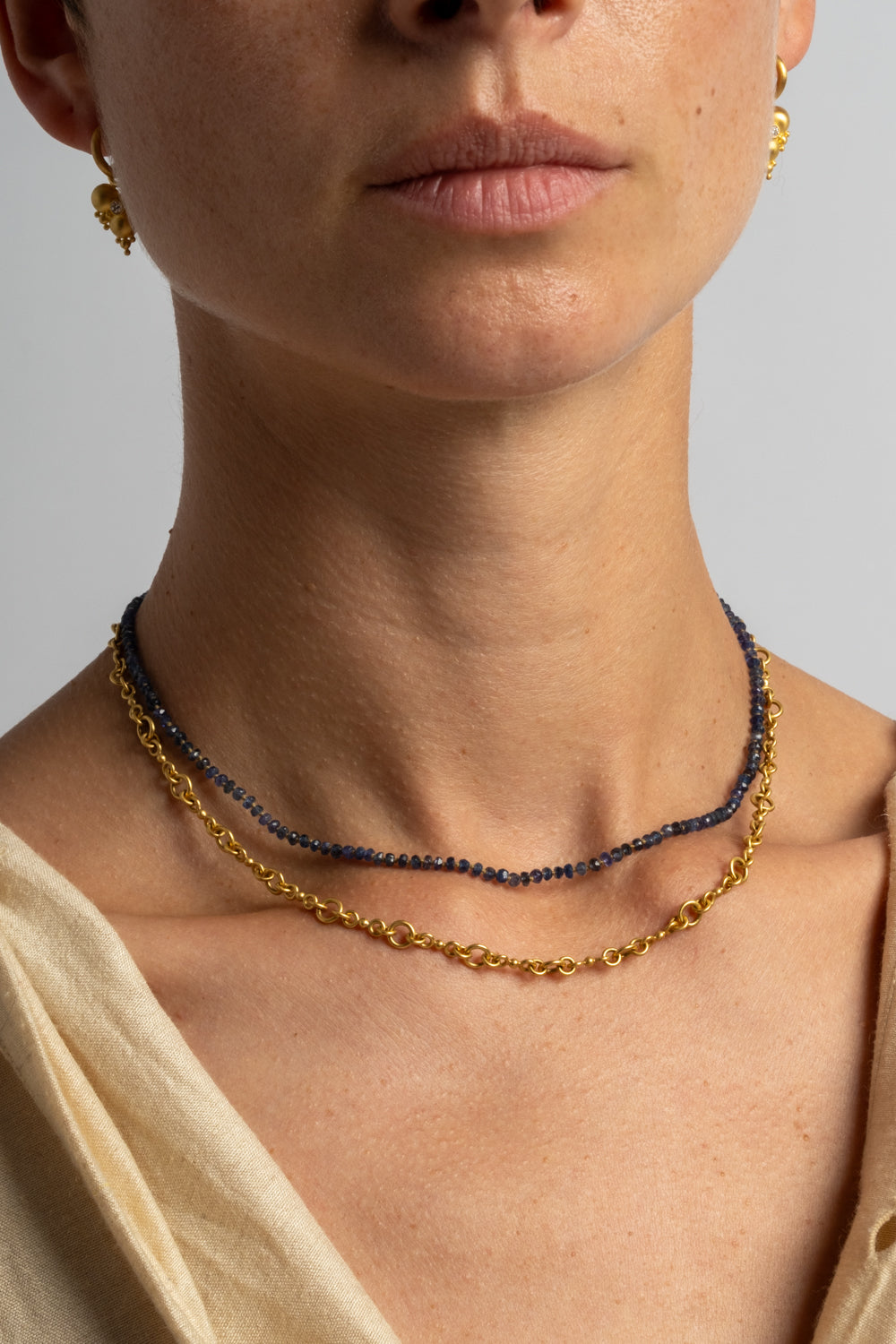 22K + Dark Blue Sapphire Strand