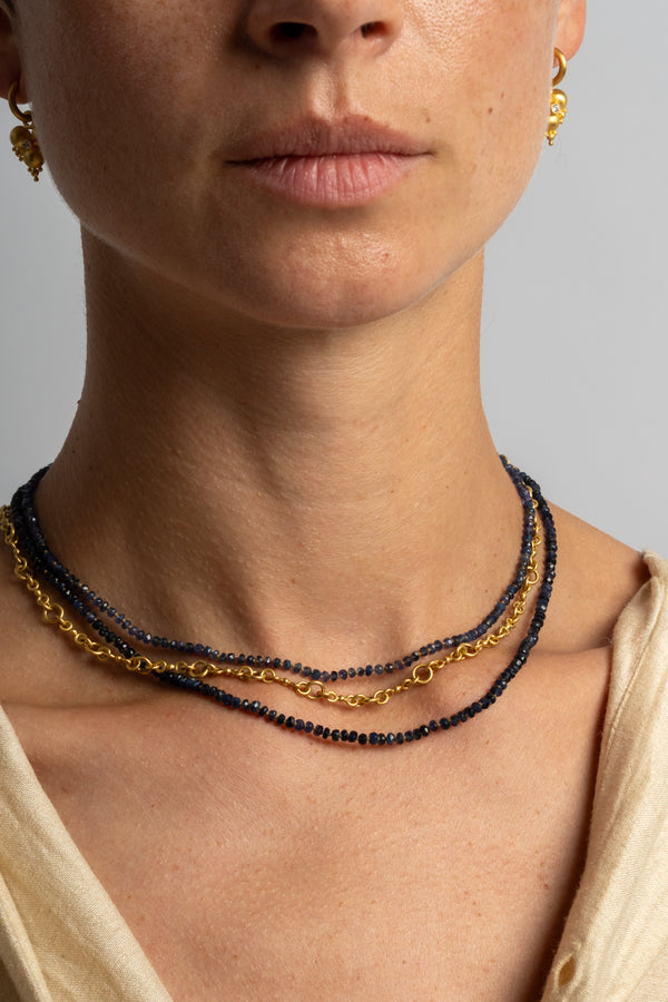 22K + Dark Blue Sapphire Strand