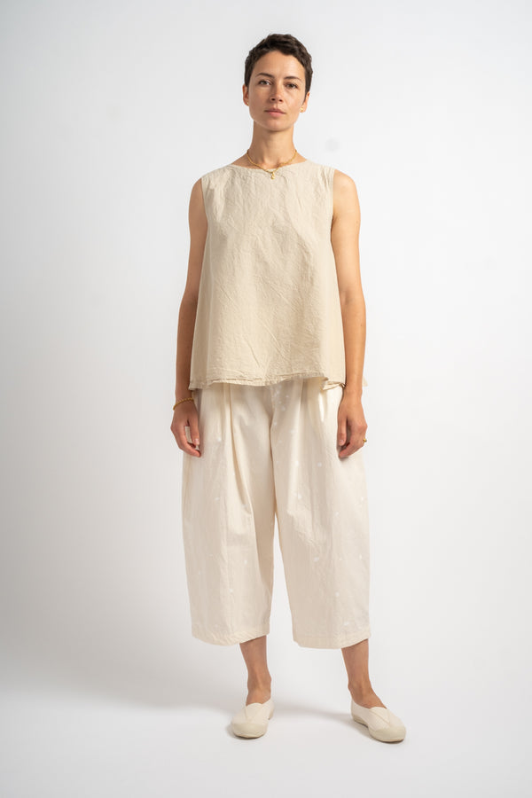 Shirink No-Sleeve Top in Beige