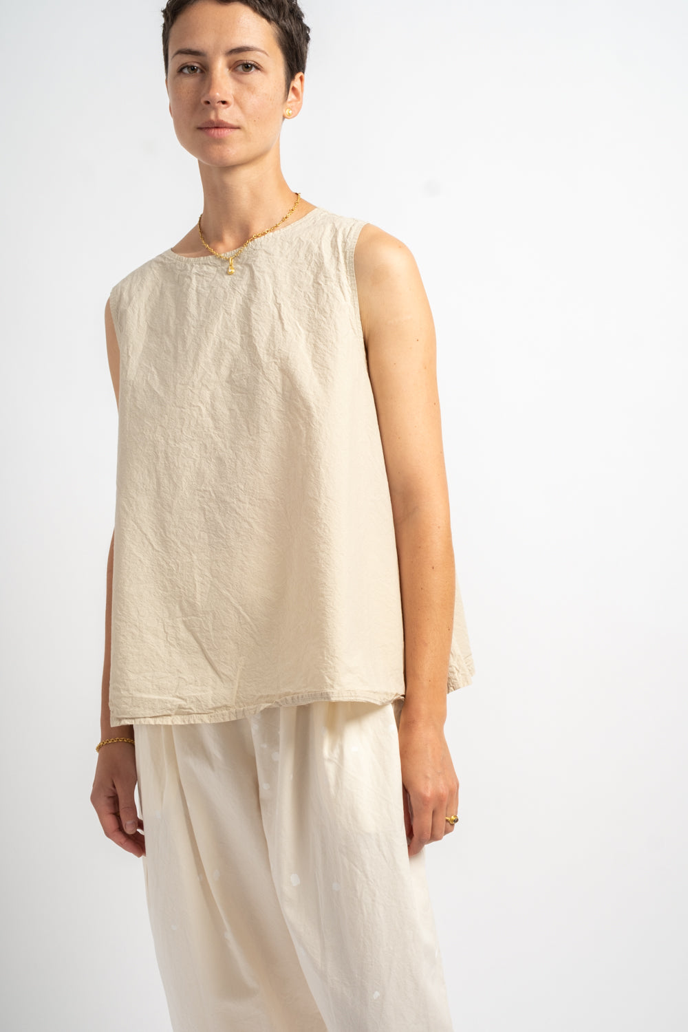 Shirink No-Sleeve Top in Beige