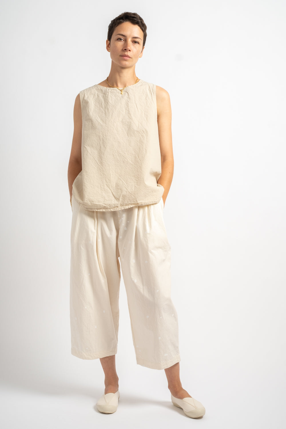 Shirink No-Sleeve Top in Beige