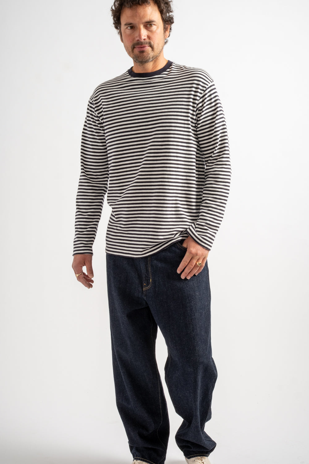 U Slub Yarn Longsleeve in White + Navy