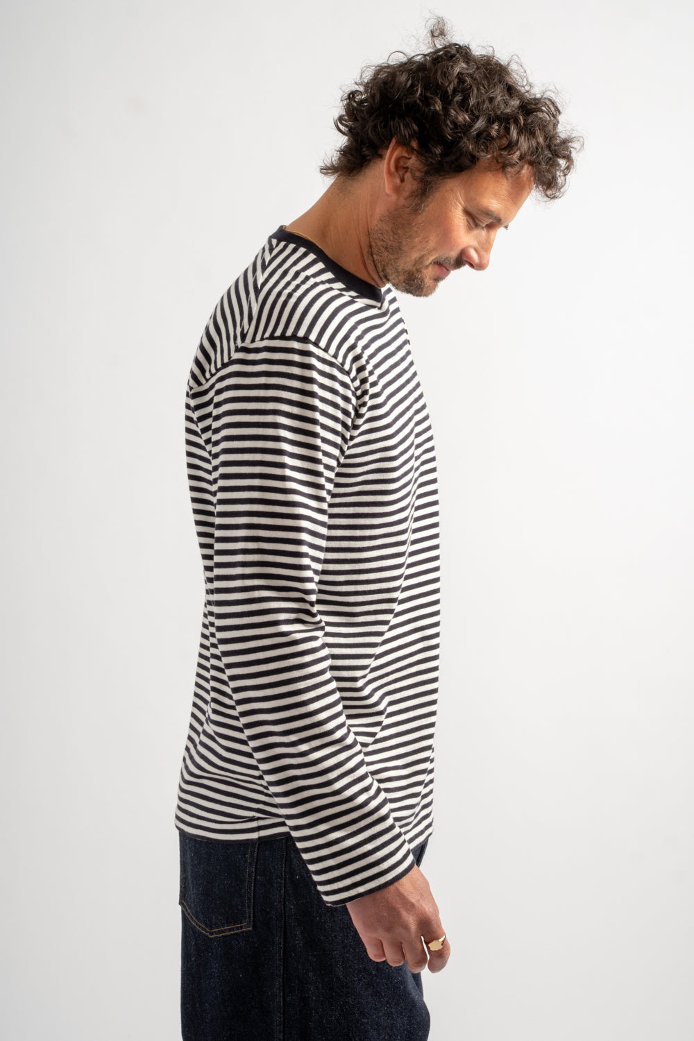 U Slub Yarn Longsleeve in White + Navy