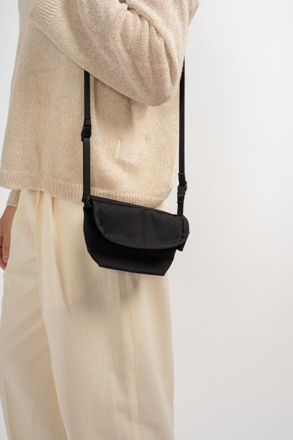 Gabardine Portable Messenger in Black
