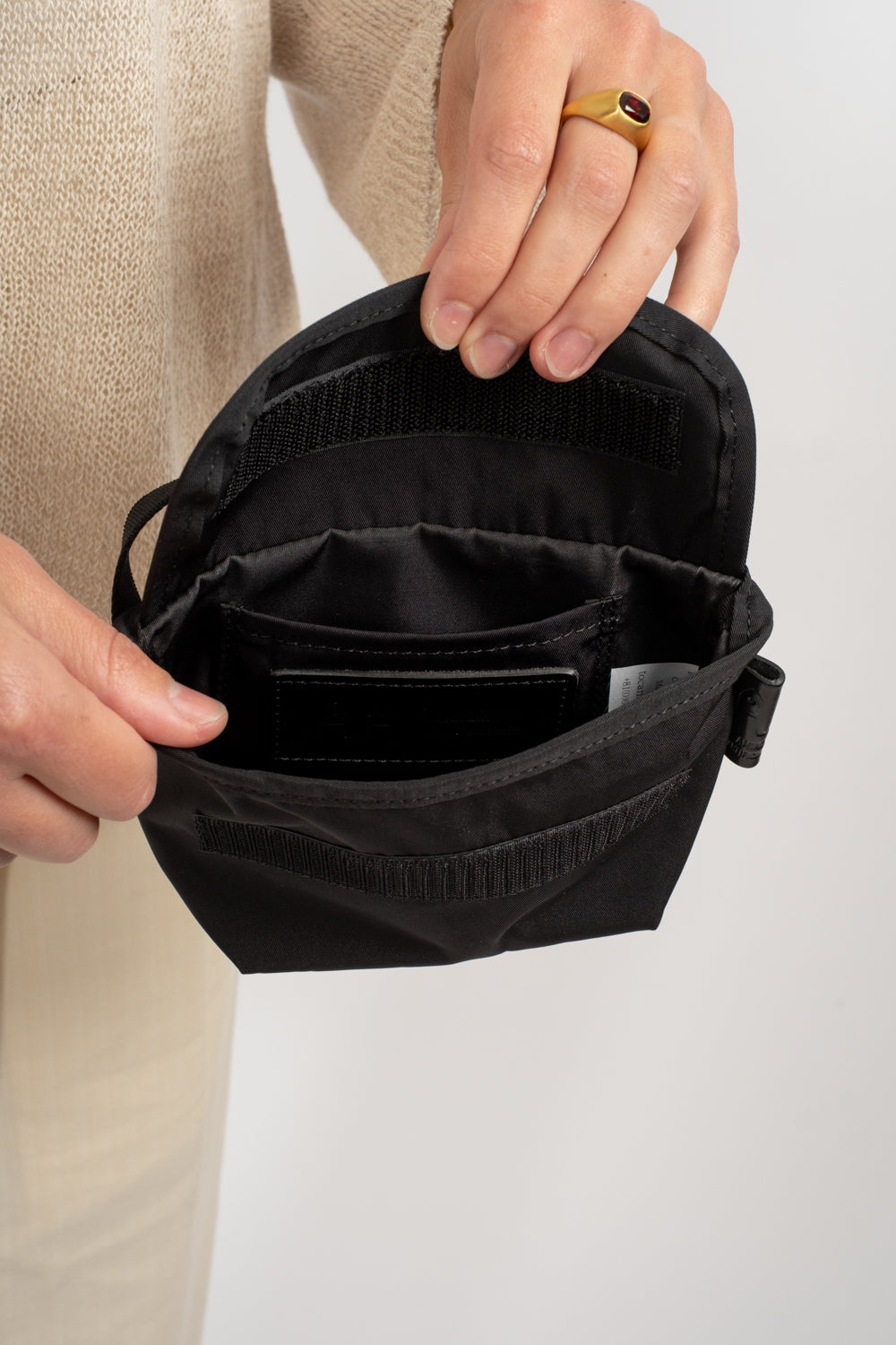 Gabardine Portable Messenger in Black
