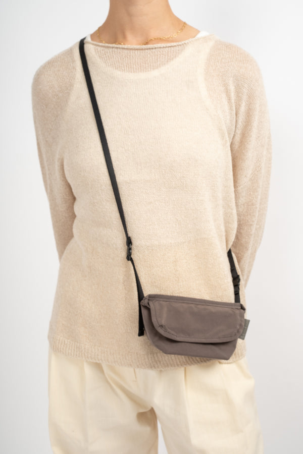 Split Yarn Portable Messenger in Grey
