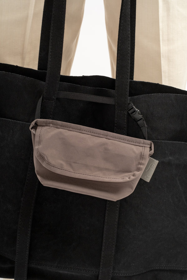 Split Yarn Portable Messenger in Grey