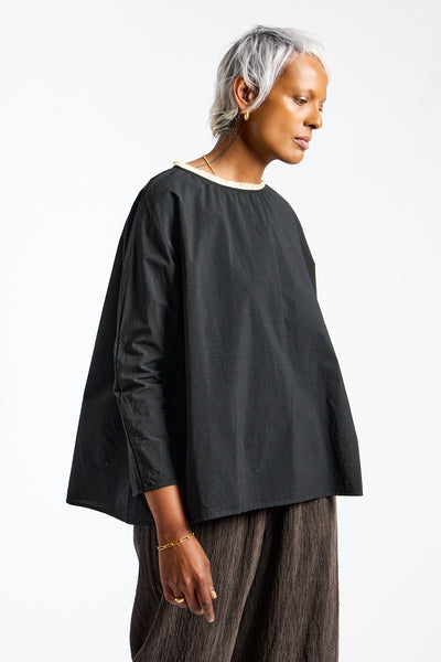 Top P2017 in Black + Ivory