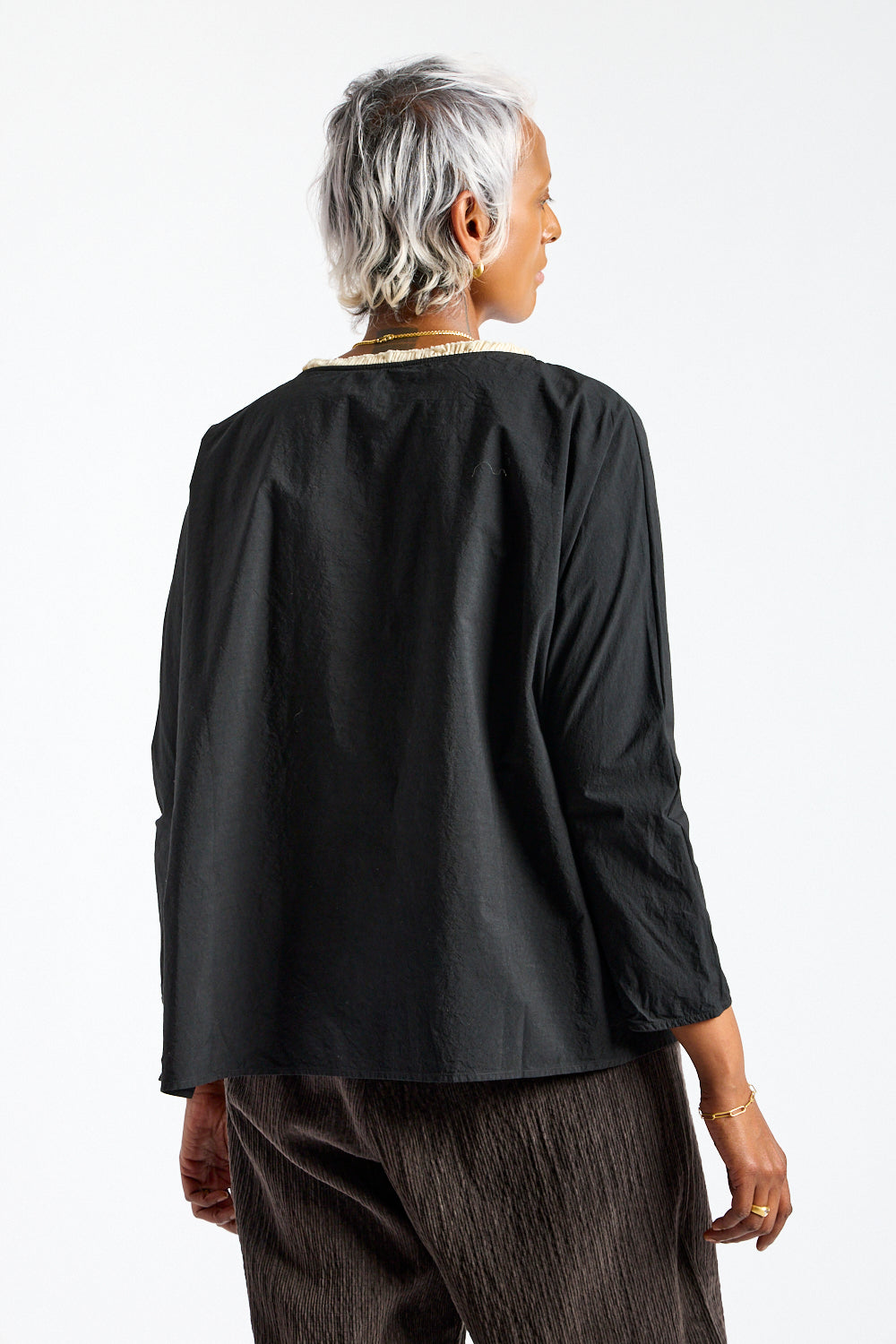 Top P2017 in Black + Ivory