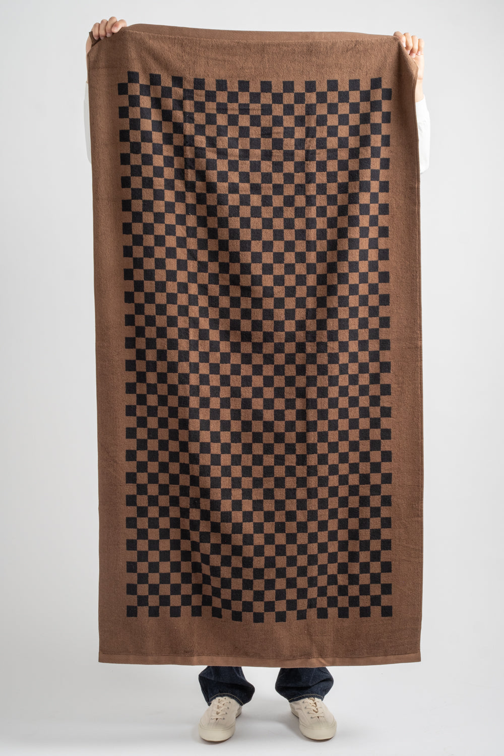 Roman Pool Towel in Tabac + Noir