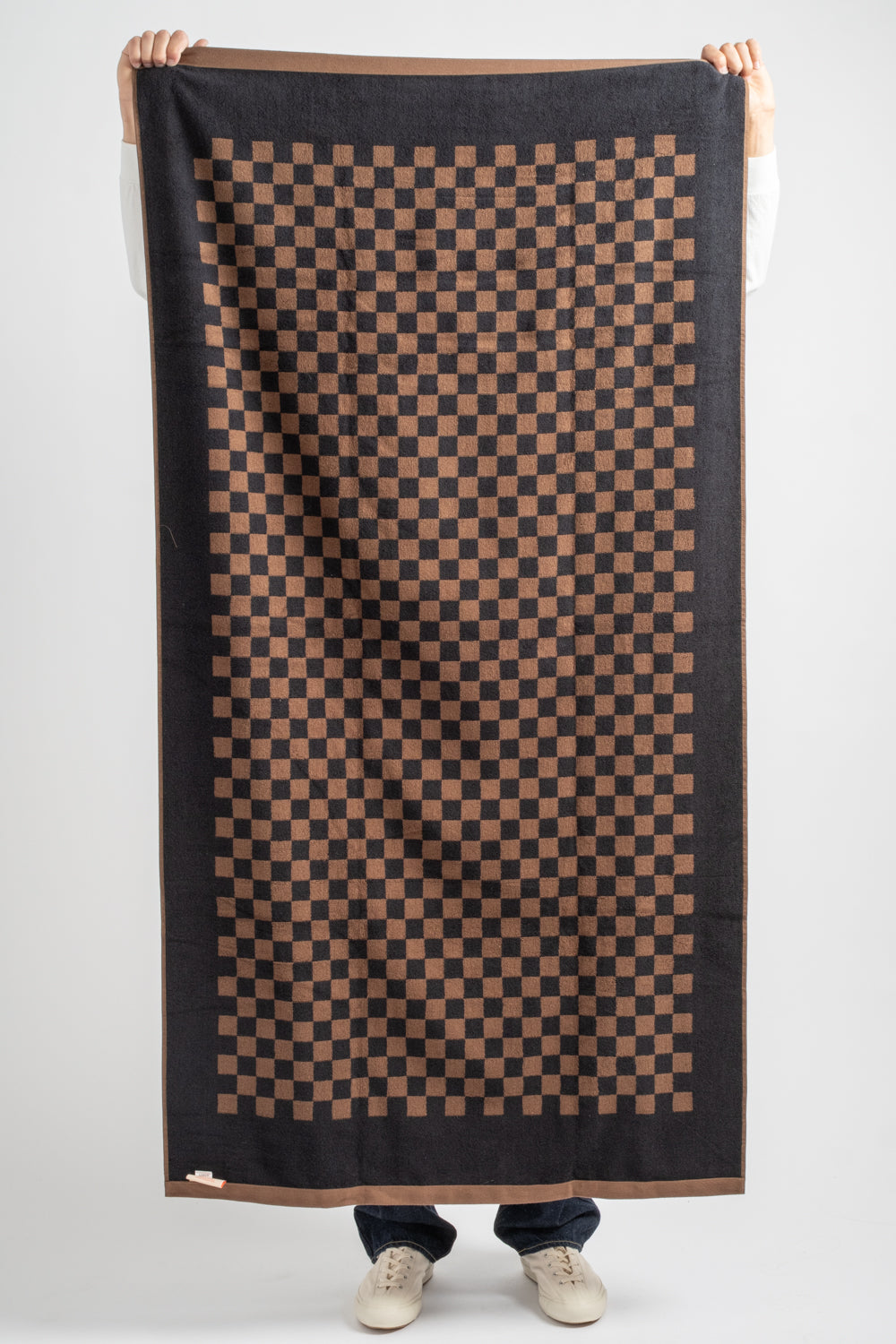 Roman Pool Towel in Tabac + Noir