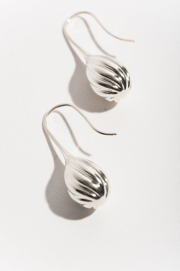 Large Ribbed Drop Earring