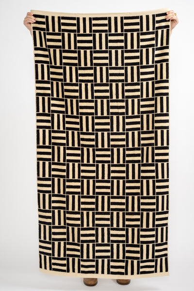 Willis Pool Towel in Sand + Noir