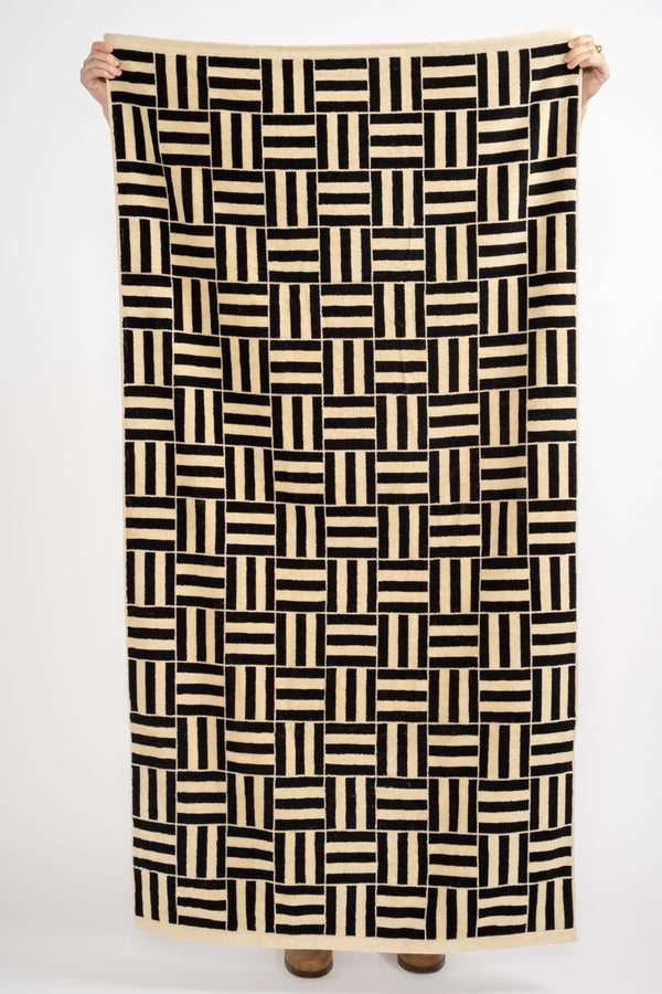 Willis Pool Towel in Sand + Noir