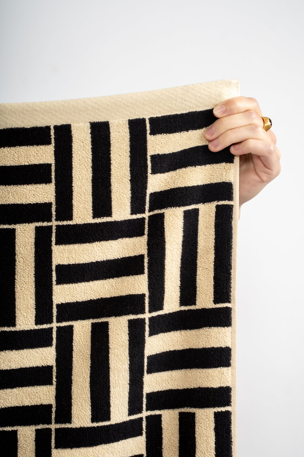 Willis Pool Towel in Sand + Noir