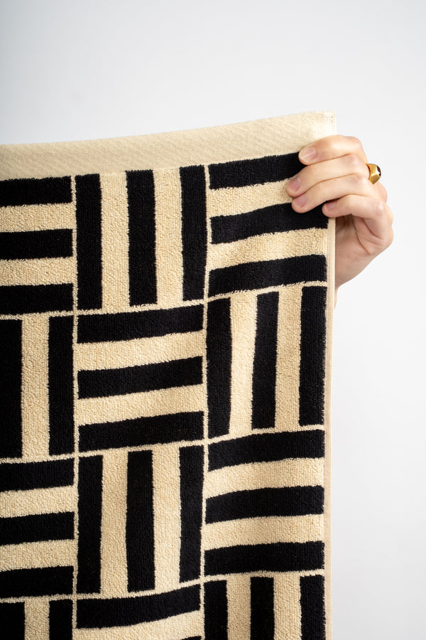 Willis Pool Towel in Sand + Noir