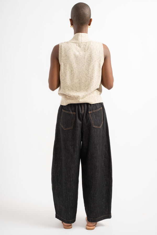 Denim Curved Pants in Black