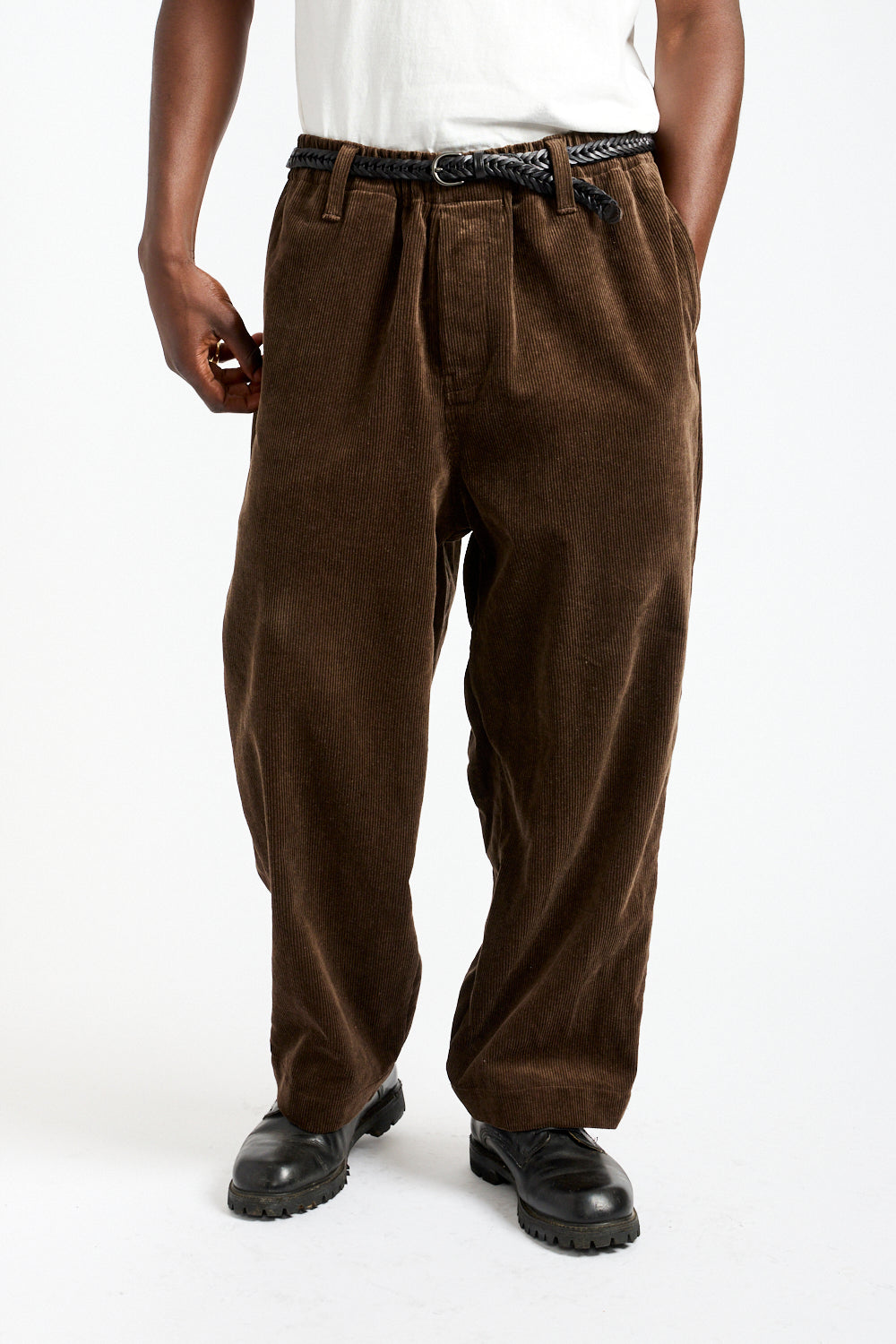 Elastic Pant Sumi Ink Corduroy in Brown