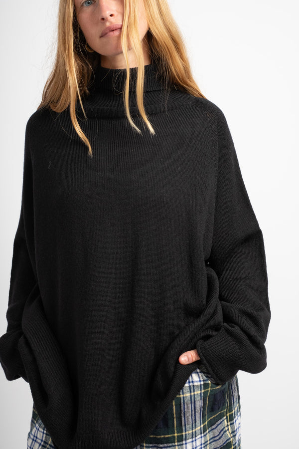 Turtleneck Pullover in Black