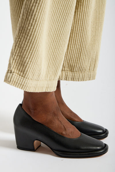 Arch Pump in Black