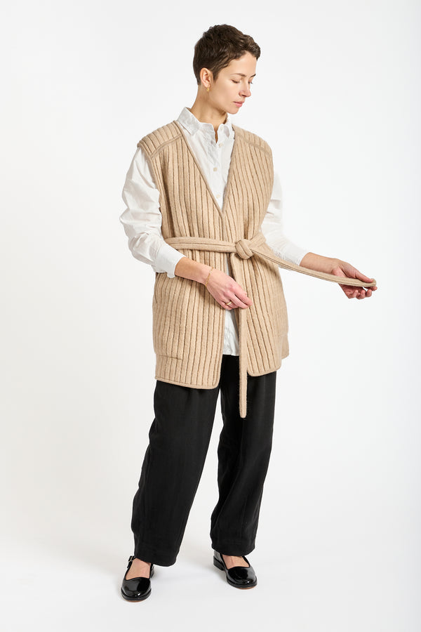 Tami Vest in Oak