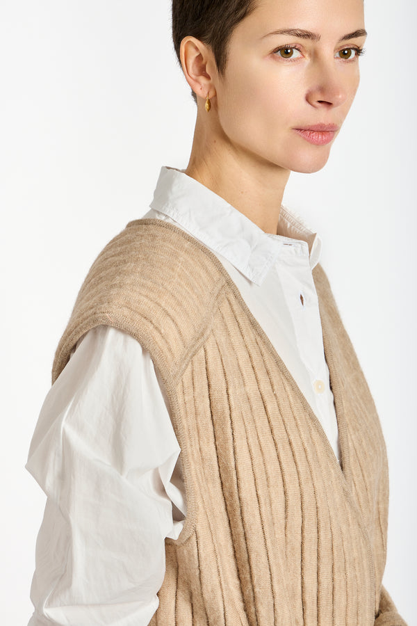Tami Vest in Oak