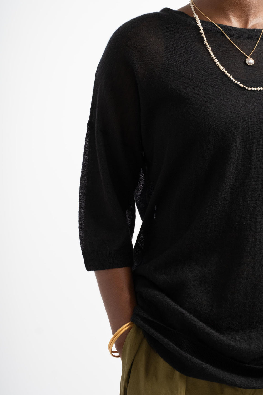 Cashmere Gauze Scoop Neck Tee in Black