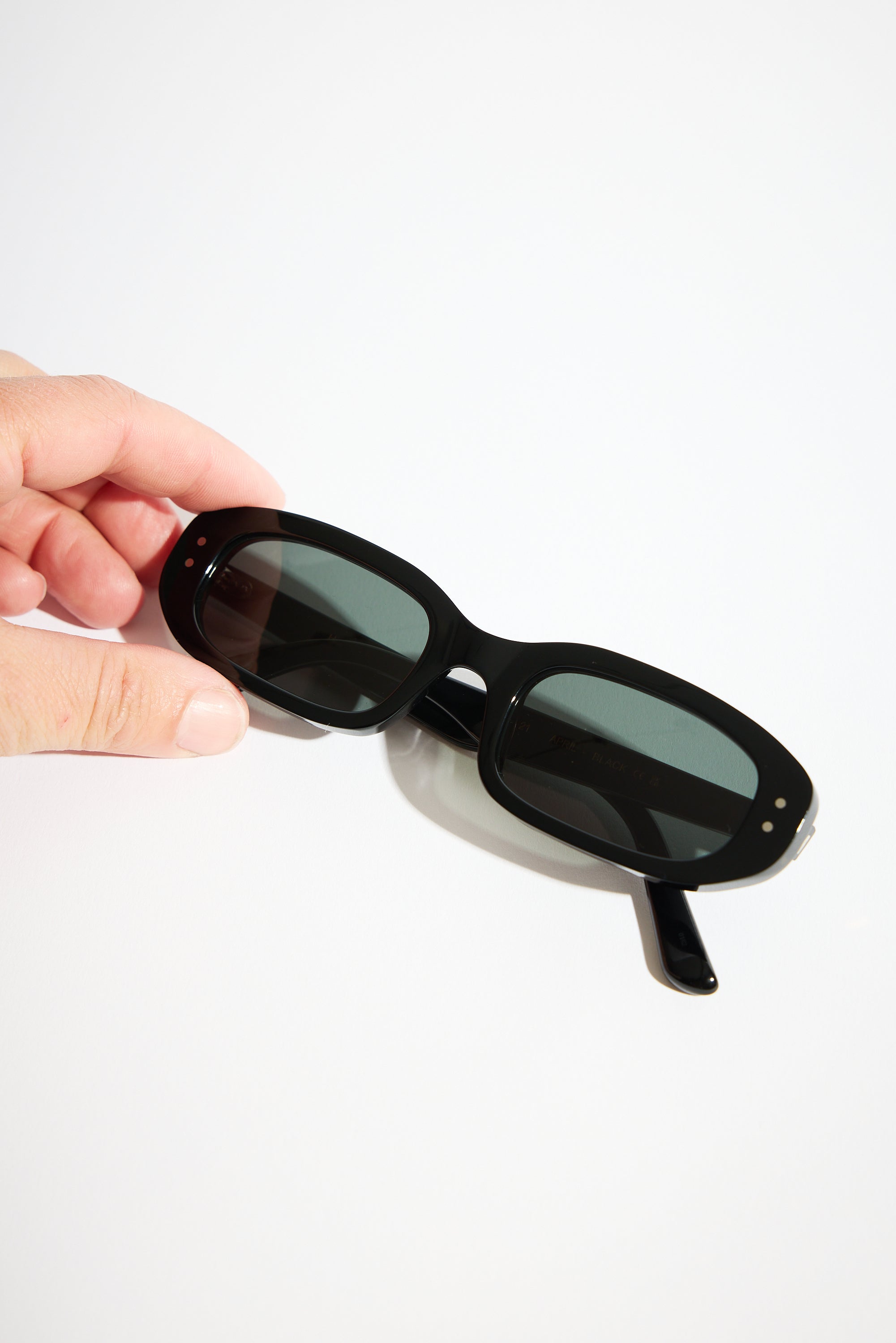 Monokel Eyewear | April in Black – RELIQUARY