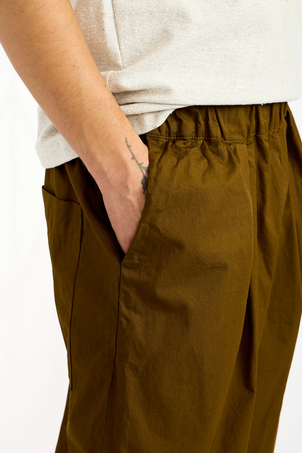 The Elastic Waist Pants in Dark Olive