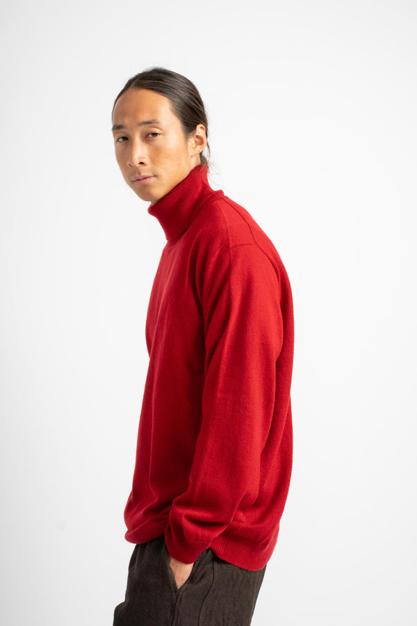 The Lightweight Turtleneck in Garnet