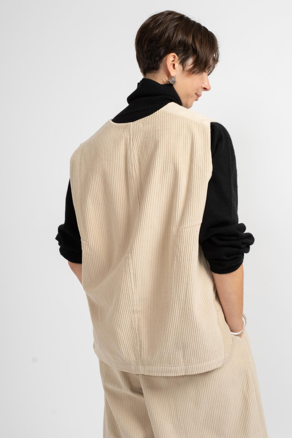 Black Crane Corduroy Vest in Ivory