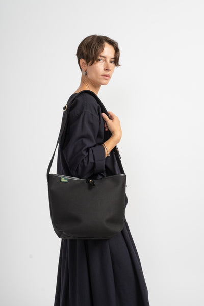 Kinross Medium Bag in Black