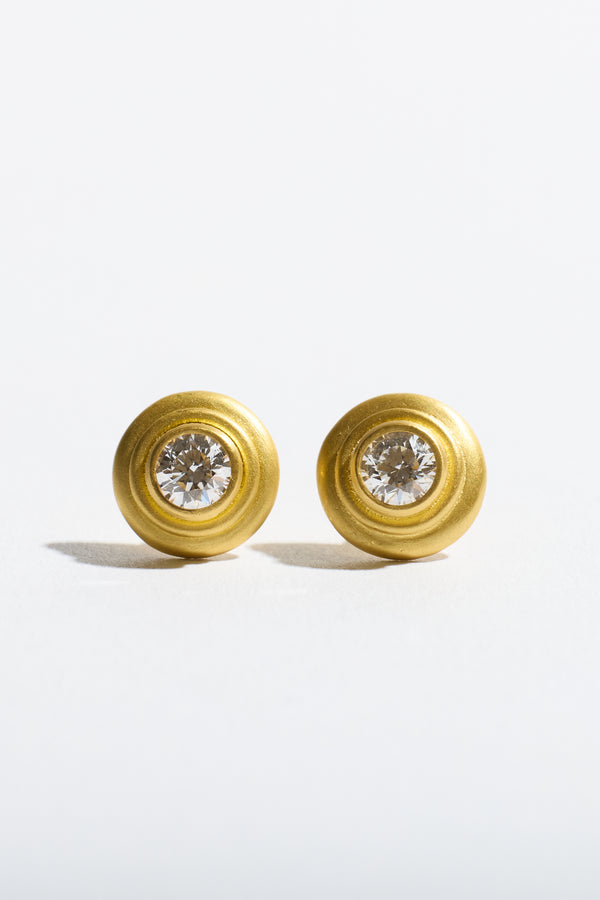 Ripple Bezel Diamond Stud Earring