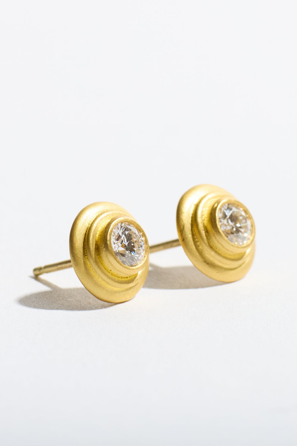 Ripple Bezel Diamond Stud Earring