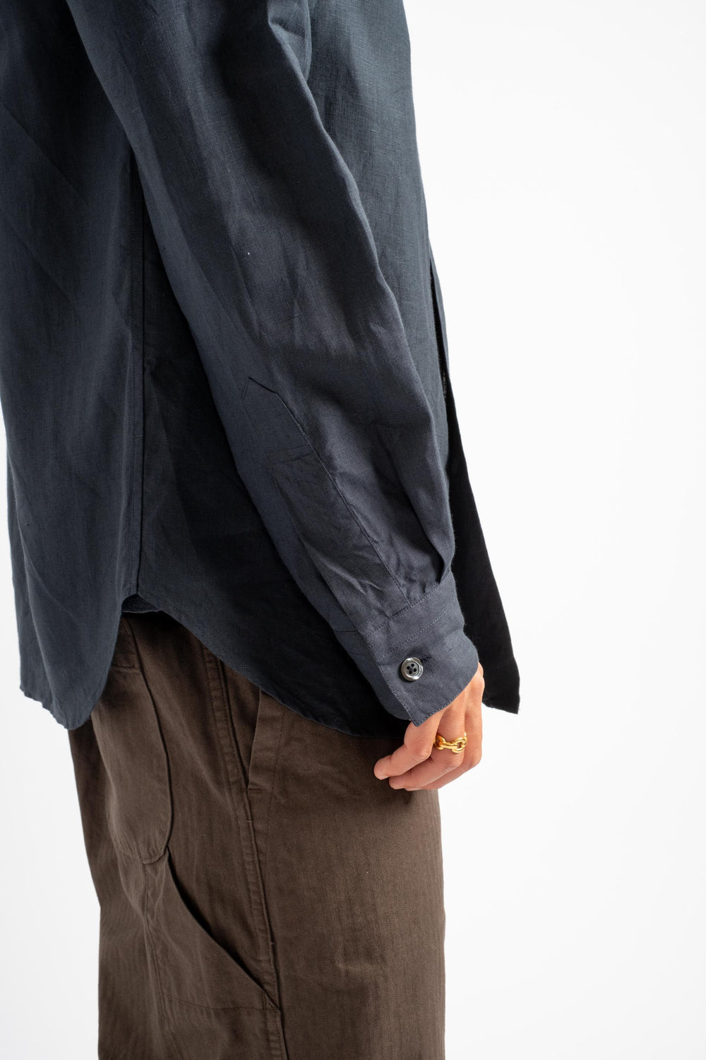 Basic Shirt in Dark Navy Linen