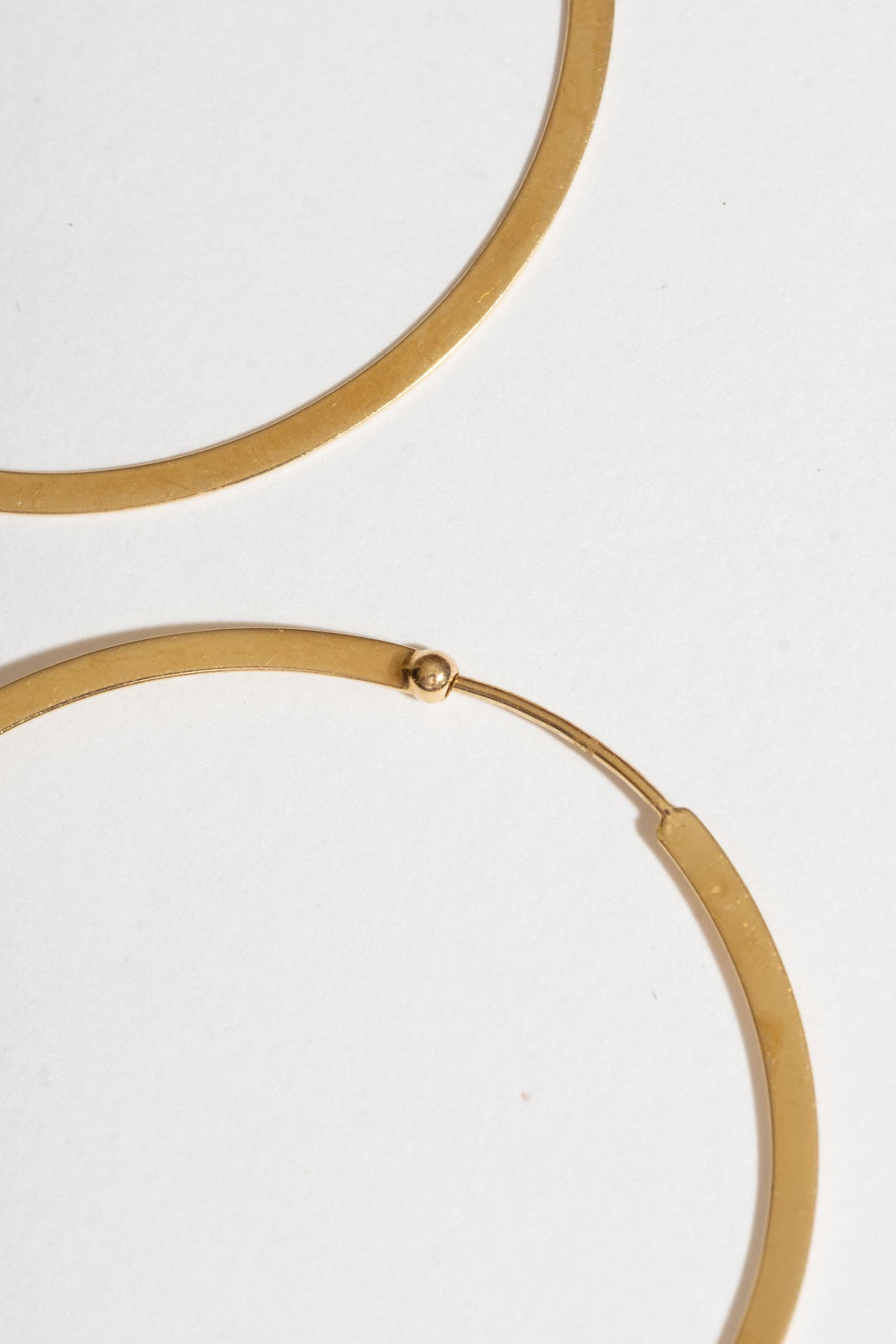 Vintage 14K Knife Edge Hoops Detail