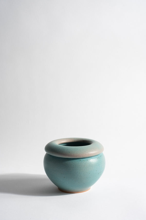 Smooth Vase with Bubble Rim