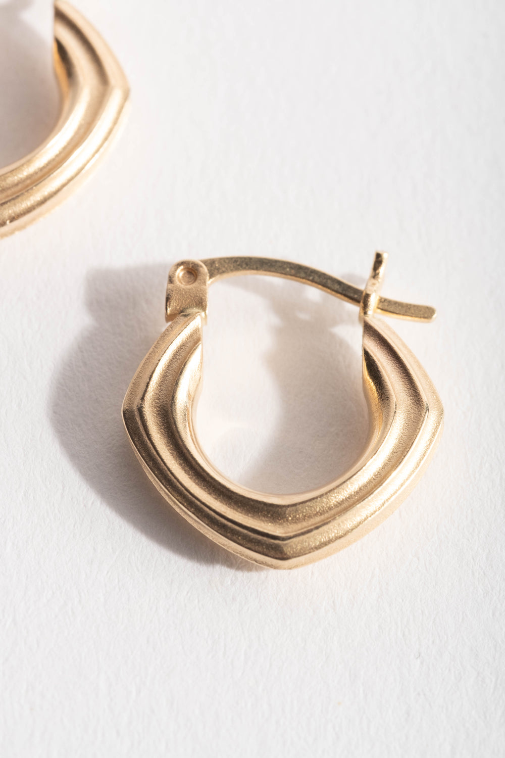 10K Diamond Fluted Hoops