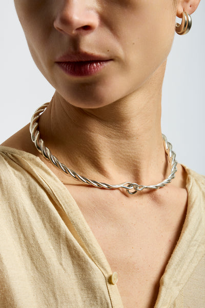 Twisted Collar