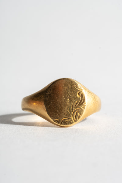 18K Oval Signet Ring with Leaf Engraving