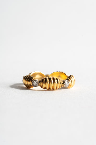 18K Scalloped Diamond Band