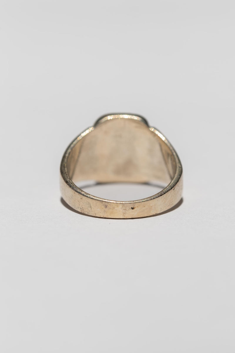 STERLING SIGNET RING WITH RIBBED SHANK