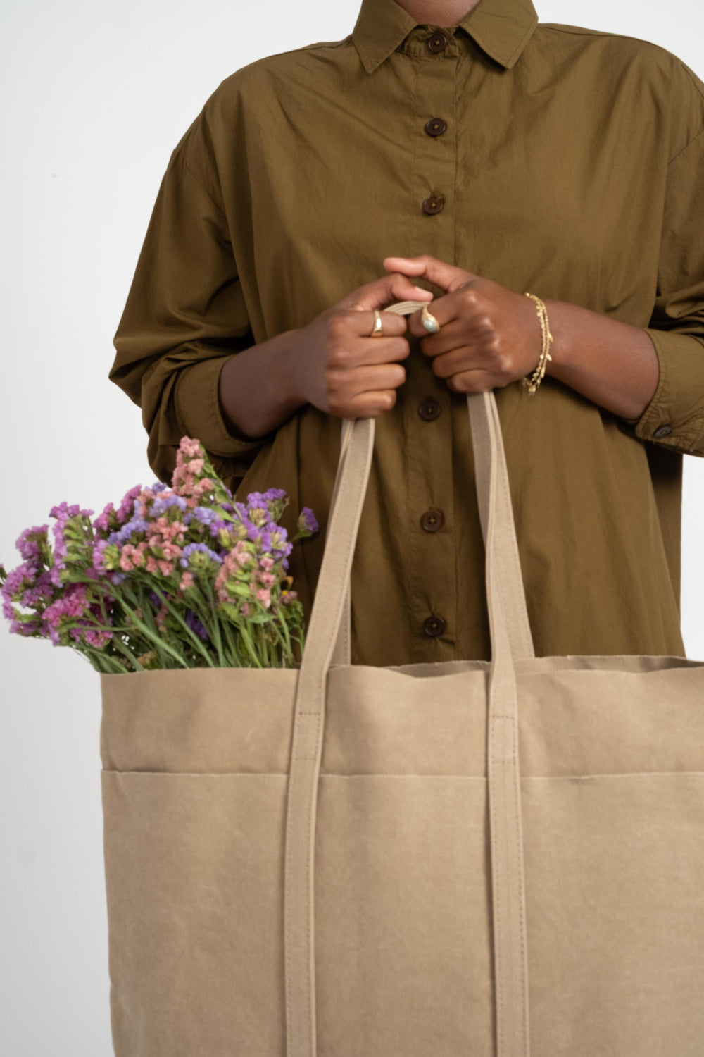 Amiacalva Medium 6-Pocket Tote In Taupe